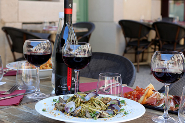 Belle terrasse au restaurant Meoli à Castelnau-le-Lez ( ® SAAM-fabrice CHORT)