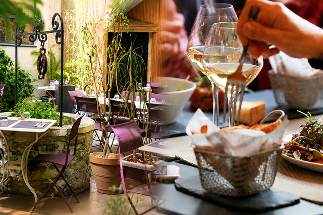 Les Gourmands Montpellier : restaurant avec patio et terrasse ombragée en centre-ville (®SAAM-fabrice CHORT)