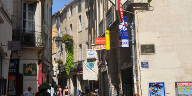 Rue de l'Aiguillerie au centre-ville de Montpellier