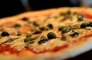 Pizza Montpellier chez A Tavola Pizzeria qui réalise des pizzas fait maison au Marché du Lez (® SAAM-Fabrice CHORT)