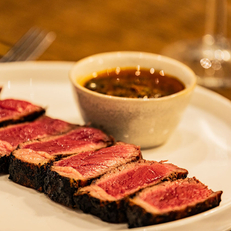 ASA Montpellier Restaurant Fait maison aux Arceaux, type bistronomique. Ici une viande grillée au feu de bois (®alain Reynaud)