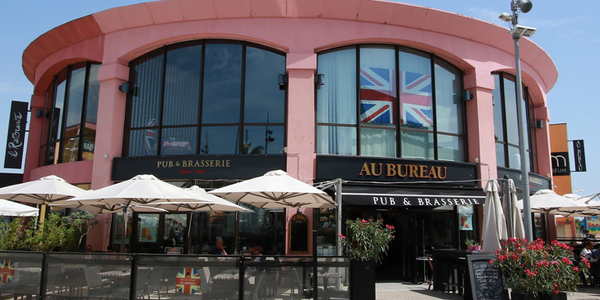 Au Bureau Montpellier Restaurant Brasserie Odysseum présente aussi une ambiance Pub ainsi que des concerts live, des happy hours, des retransmissions de matchs ( ® SAAM-Fabrice Chort) Au Bureau Montpellier Restaurant Brasserie Odysseum présente aussi une ambiance Pub ainsi que des concerts live, des happy hours, des retransmissions de matchs ( ® SAAM-Fabrice Chort)
