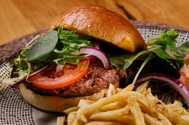 Bistrot de l'Eglise Fabrègues • restaurant cuisine faite maison  • burger maison (® bistrot de l'église - emmanuelle Grimaud)