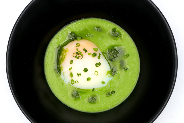Oeuf parfait gaspacho petits pois