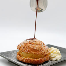 Profiterole glace vanille et chocolat