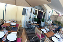 Chez Alex et Lucie Bouzigues et la terrasse du restaurant  (® networld-fabrice Chort)