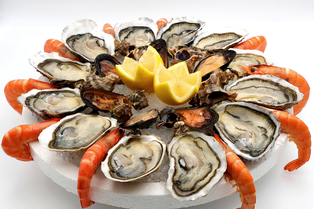 Plateaux de coquillages et de fruits de mer à emporter - Bouzigues 