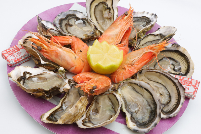 Assiette d'huîtres de Bouzigues et de gambas - L'Ambre de Thau 