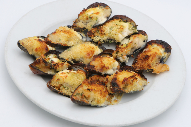 Moules gratinées à Bouzigues - L'Ambre de Thau