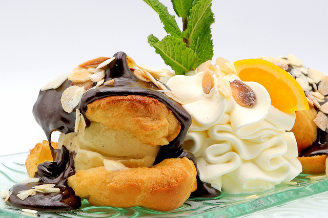  Duo de profiteroles - Restaurant L'Effet Jardin Lattes