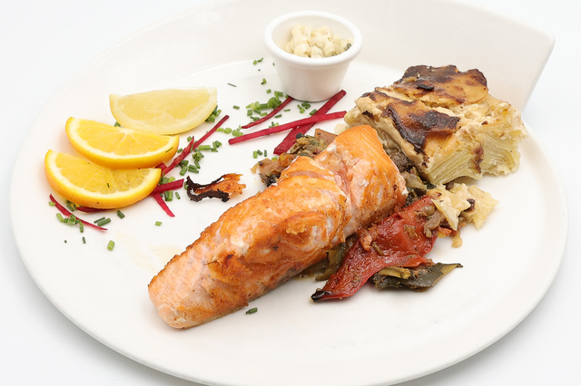 Meilleurs restaurants à Montpellier-Pavé de saumon chez restaurant L'Effet Jardin Lattes