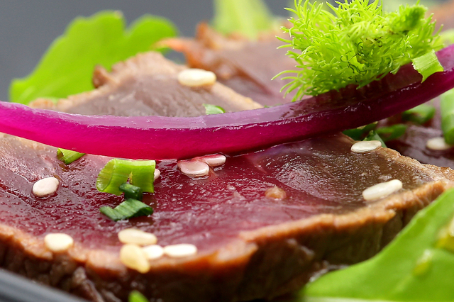 Tataki de bœuf chez L'Effet Jardin Lattes