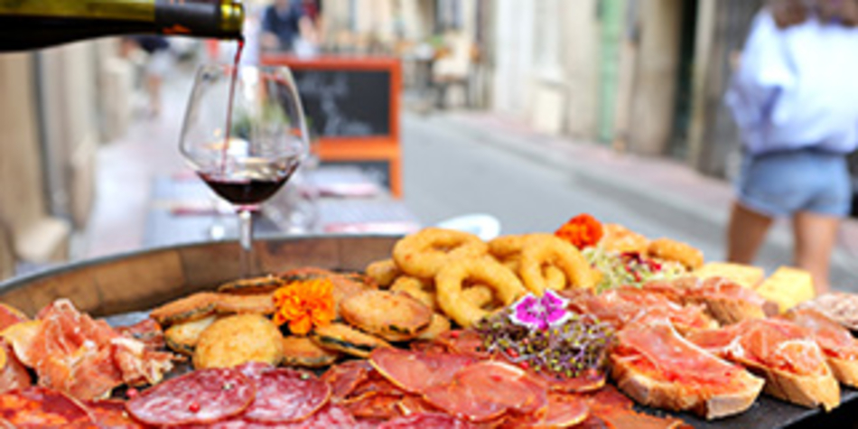L'Egrégore Montpellier est un bar à vins et restaurant de tapas élaborés avec des produits frais en centre-ville. (® SAAM fabrice CHORT)