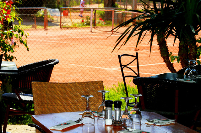 La Jalade Montpellier est un restaurant traditionnel dans le complexe de tennis club La Jalade près des Hôpitaux Facultés. (® SAAM-fabrice chort)