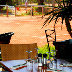La Jalade Montpellier est un restaurant traditionnel dans le complexe de tennis club La Jalade près des Hôpitaux Facultés. (® SAAM-fabrice chort)
