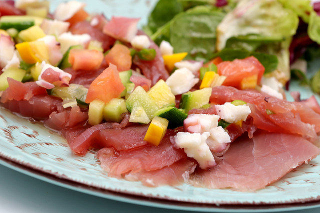 Grand carpaccio de thon sashimi - Assiette repas chez restaurant La Jalade Montpellier