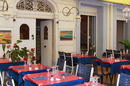 Restaurant Poissons Mèze La Maison du Pêcheur avec des tables en terrasse (® networld-fabrice chort)