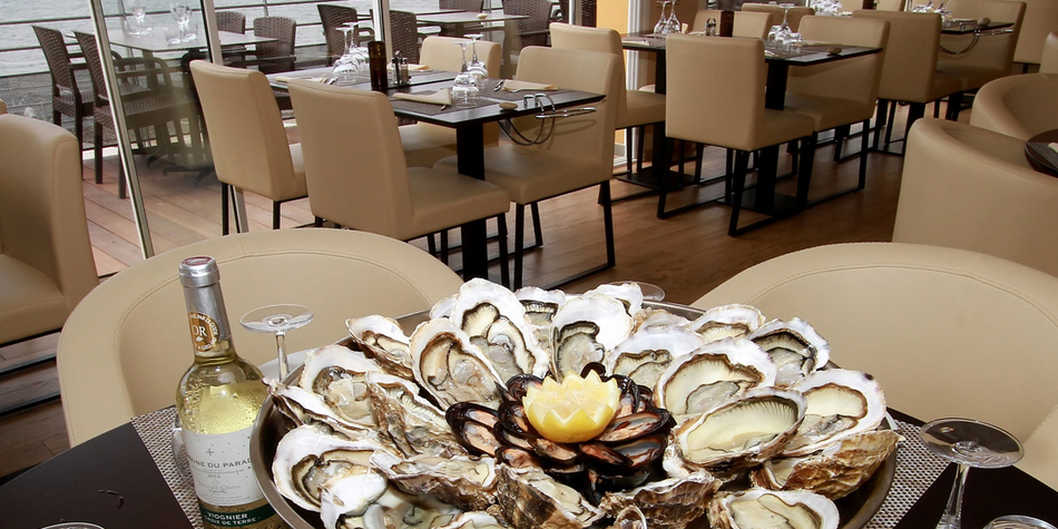 La Table de Thau Bouzigues Restaurant Poissons et fruits de mer vue étang et Sète (® SAAM--fabrice Chort)