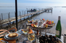 Le St Barth Tarbouriech Marseillan • dégustation d'huitres direct producteur avec vue superbe en terrasse ( ® le st barth)