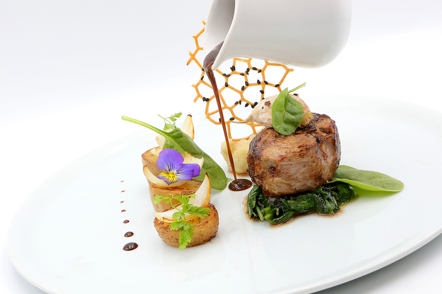 Les Deux M Marseillan • Restaurant gastronomique près du port avec des plats faits maison( ® SAAM-fabrice CHORT)