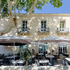 O'Papa Chico Fabrègues et ses tables en terrasse. Découvrez ce bar-restaurant du centre-ville ( ® SAAM-fabrice CHORT)
