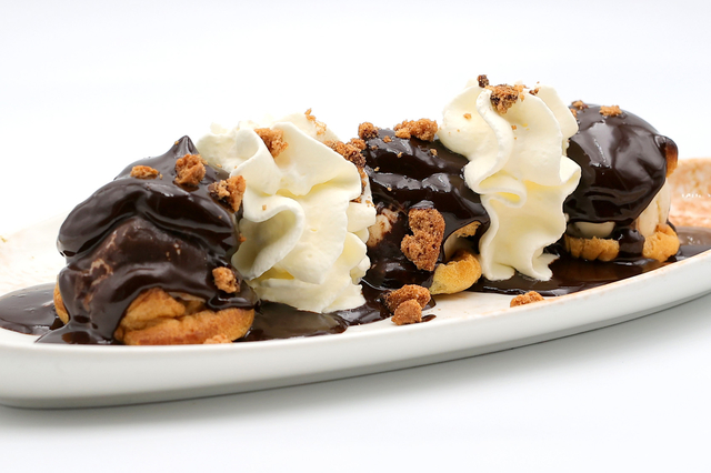 Profiteroles vanille et chocolat