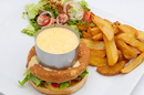 Le Virage Sud Balaruc-les-Bains • Burger maison à la carte du restaurant (® SAAM-fabrice CHORT)