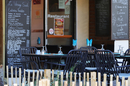 Restaurant Le Virage Sud Balaruc-les-Bains • Restaurant avec tables en terrasse (® SAAM-fabrice CHORT)